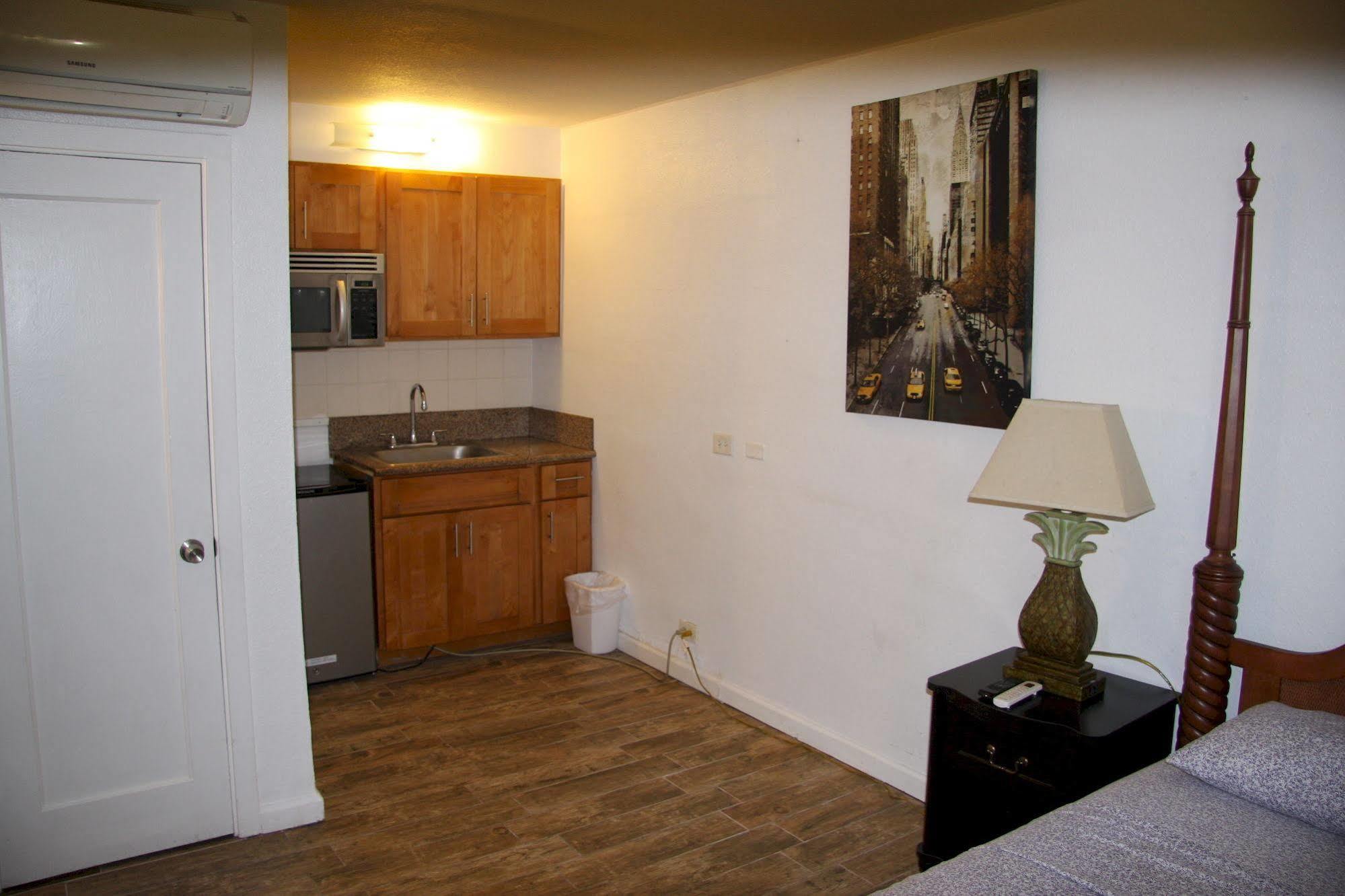 The Beach Waikiki Boutique Hostel Гонолулу Экстерьер фото