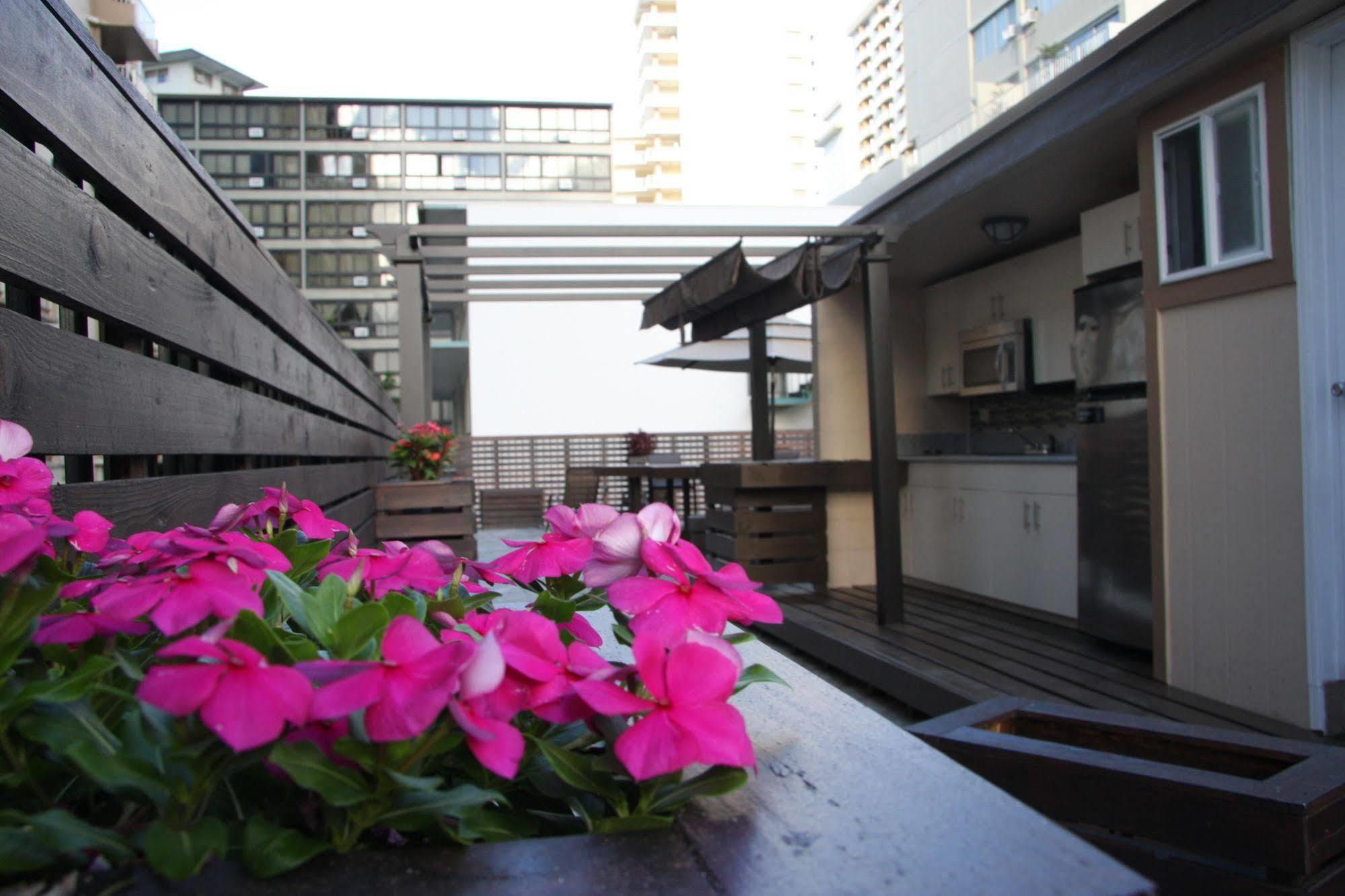 The Beach Waikiki Boutique Hostel Гонолулу Экстерьер фото