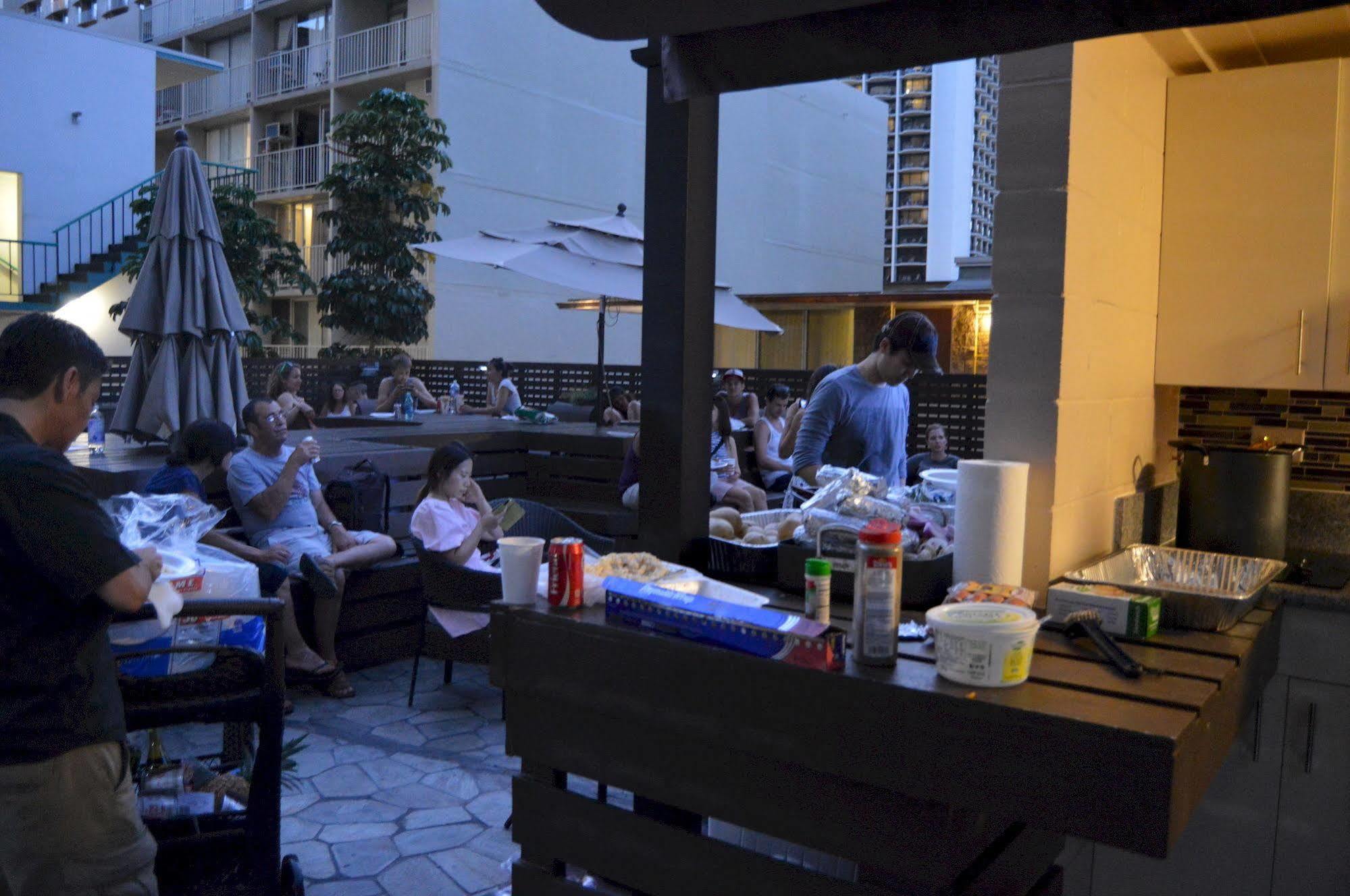 The Beach Waikiki Boutique Hostel Гонолулу Экстерьер фото