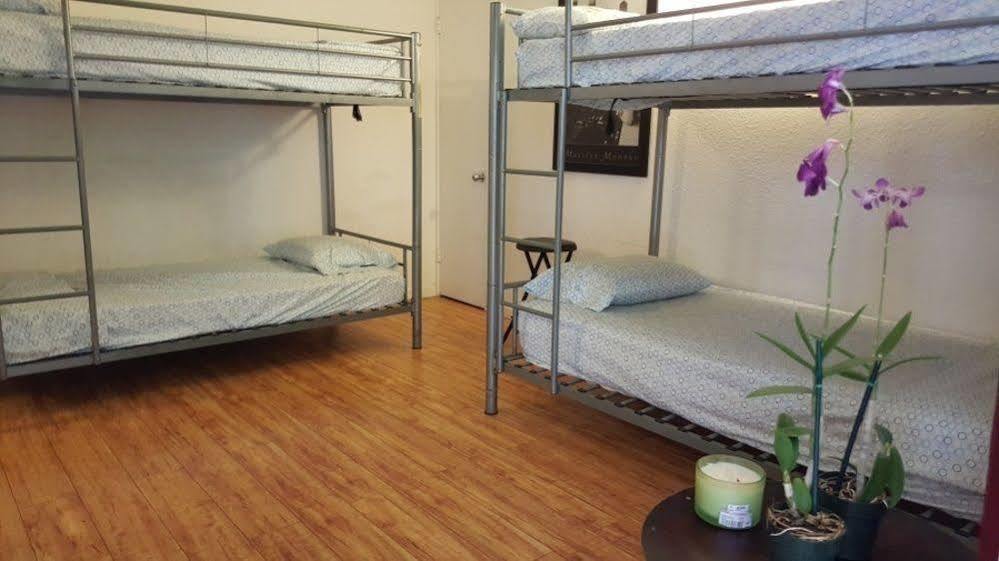 The Beach Waikiki Boutique Hostel Гонолулу Экстерьер фото