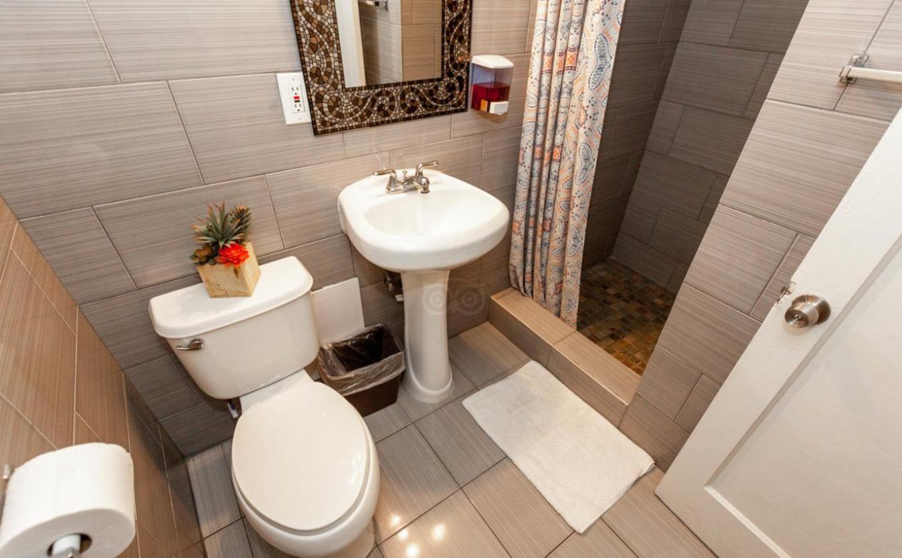 The Beach Waikiki Boutique Hostel Гонолулу Экстерьер фото